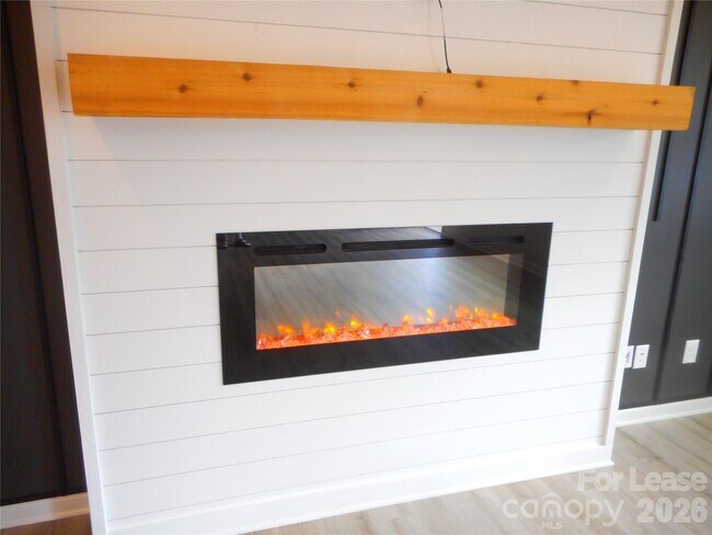 Building Photo - 3058 Eastcott Ave