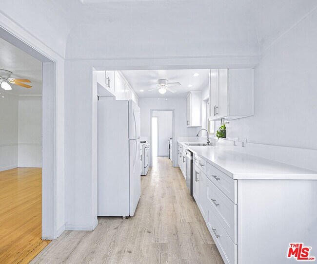 Building Photo - 1119 S Crescent Heights Blvd