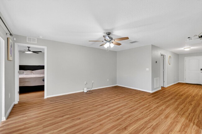 Building Photo - Available June 15th! 3BR Home in Tavares with Huge Backyard
