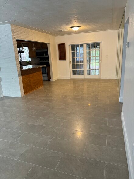 Dining room - 17121 NW 44th Ave
