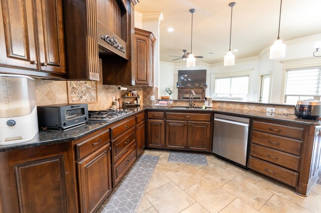 Building Photo - Beautiful 3 bed/2 bath home in Tiburon