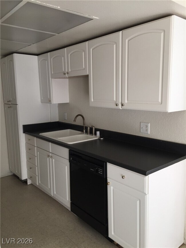 Building Photo - 241 Misty Isle Ln