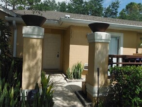 Building Photo - 1 story 3/2 in Meadow Woods with full sized washer and dryer included