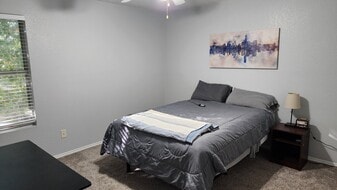 Building Photo - 16125 Hollyhill Ct