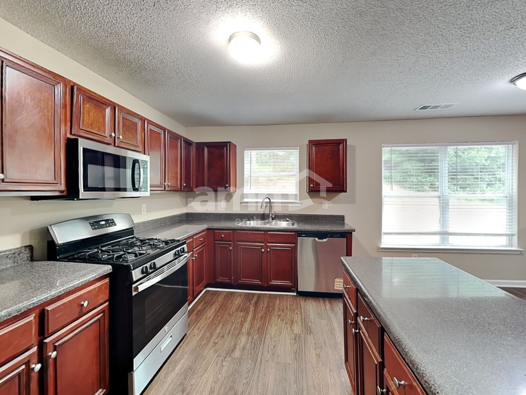 Building Photo - 682 Rock Hill Pky