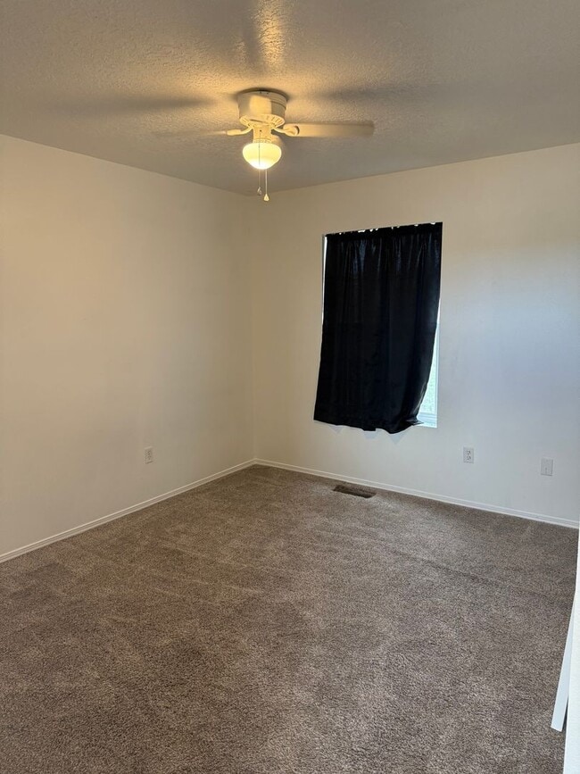 Building Photo - 3 Bed 2.5 Bath Paradise Heights