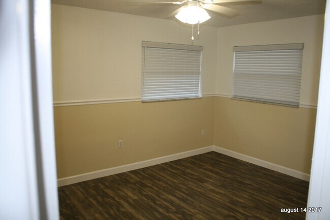 Building Photo - Charming 3 bedroom 2 bath in North Clearwa...