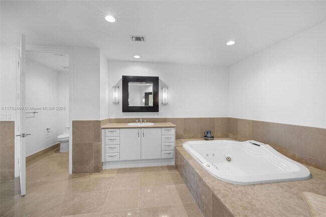 Building Photo - 5959 Collins Ave