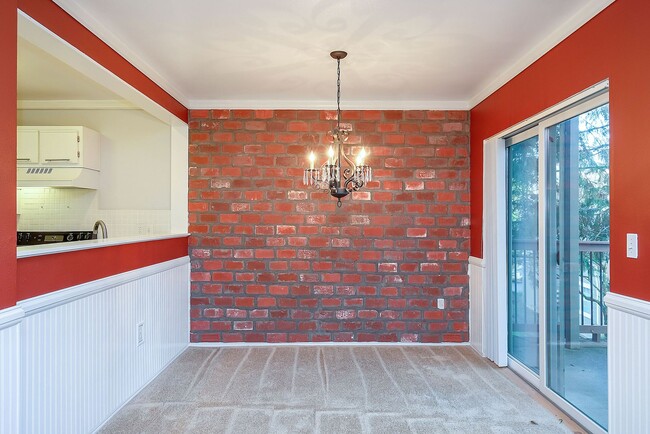 Building Photo - Great Location! 2 bedroom, 2.5 Bathroom To...