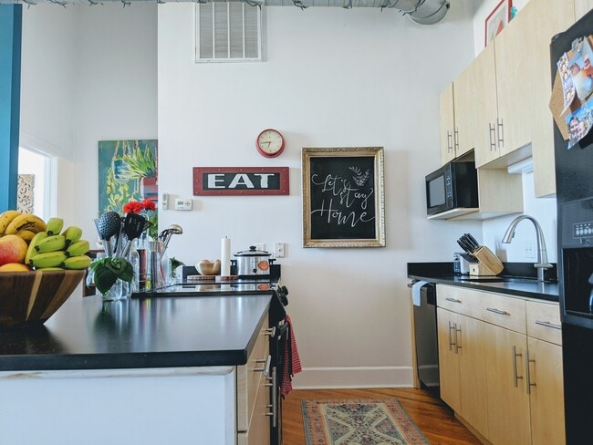 Kitchen - 200 Lincoln Ave
