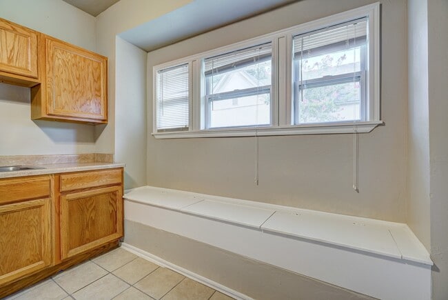 Building Photo - Renovated 3-Bed Gem Minutes from OU & Camp...
