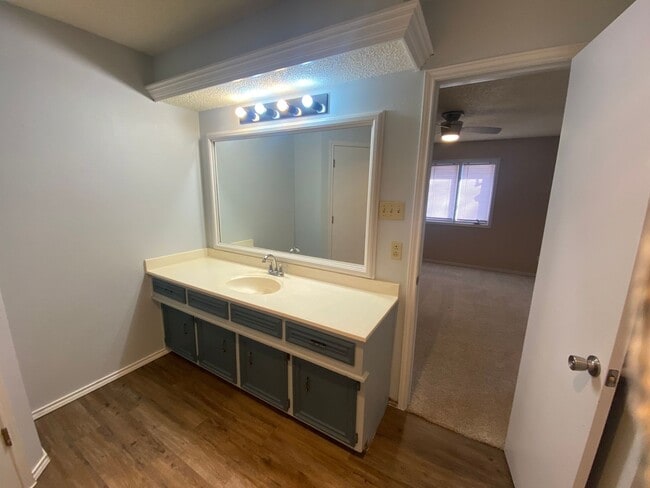 Building Photo - Three bedroom, two bath home available for lease!