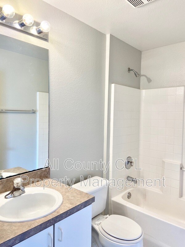 Building Photo - 715 Lucaya Dr