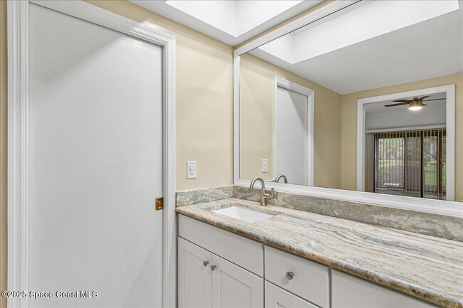 Building Photo - 6165 S Mirror Lake Dr