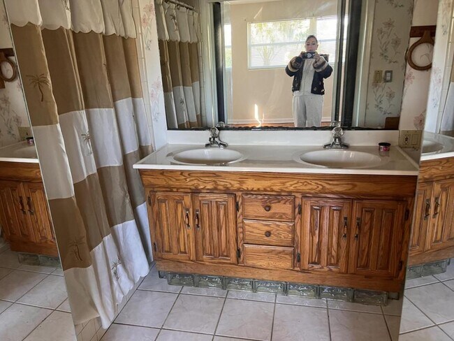 Building Photo - 2527 Emily Ln