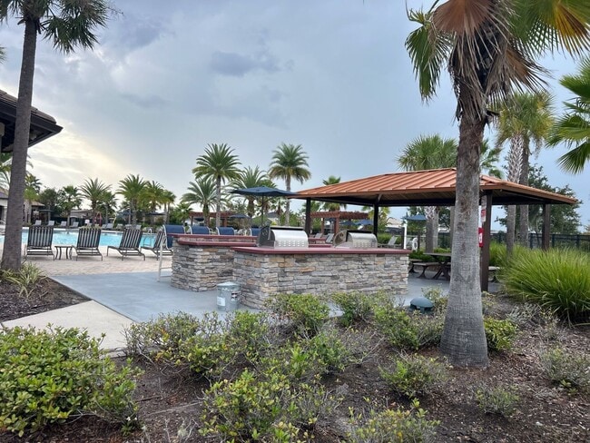 Building Photo - Beautiful 4 bed 3 bath w/loft, 2 story hom...