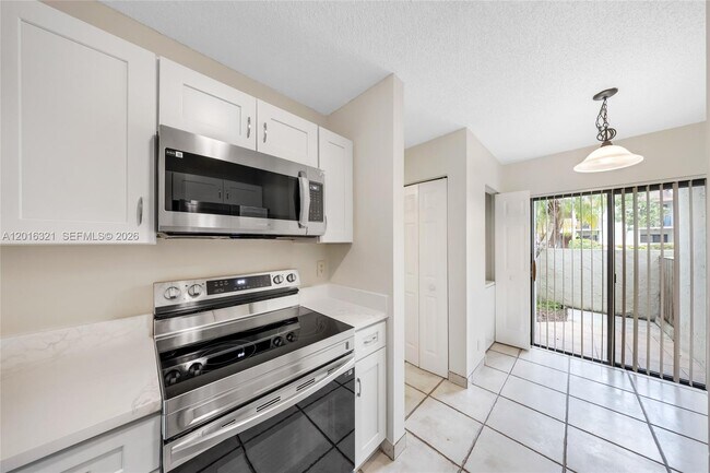 Building Photo - 5521 Courtyard Dr
