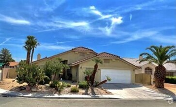 Building Photo - Beautiful single story home with pool.