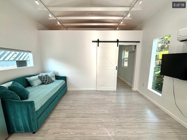 Building Photo - 542 Yale Dr