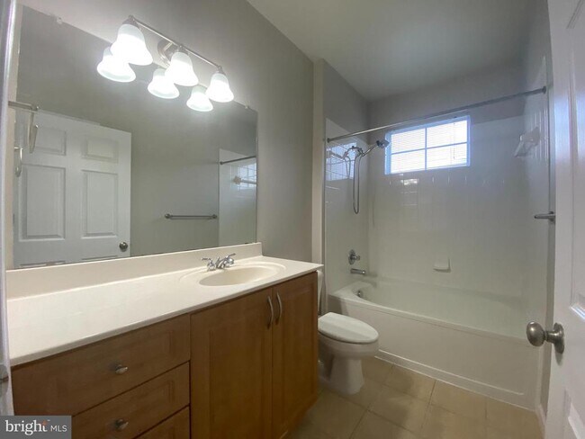 Building Photo - 12929 Centre Park Cir