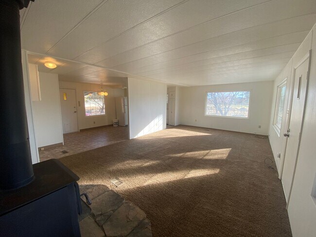 Building Photo - 2/1 Home in Wellington!
