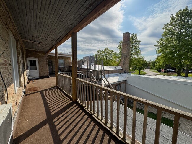 Building Photo - 28W573 Stafford Pl