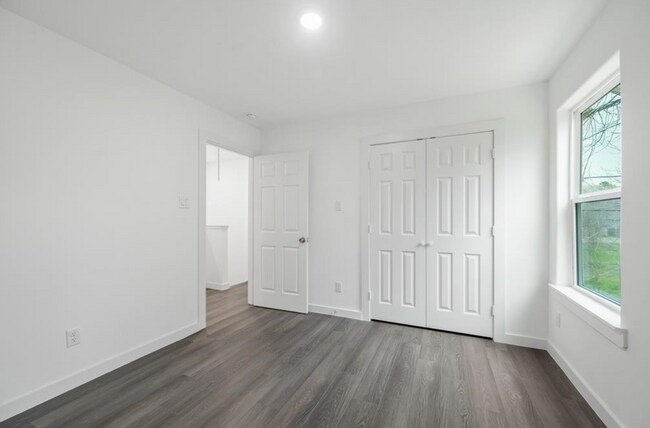 Building Photo - For Lease- Housing Vouchers Accepted | 3 Bed, 2 Bath |1,150 Sq Ft | Parkhurst Place |