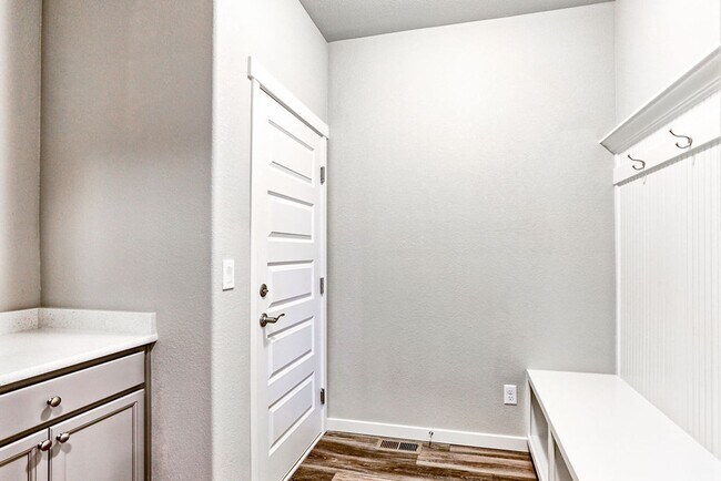 Building Photo - 3 Bedroom 3 Bath home in Raindance