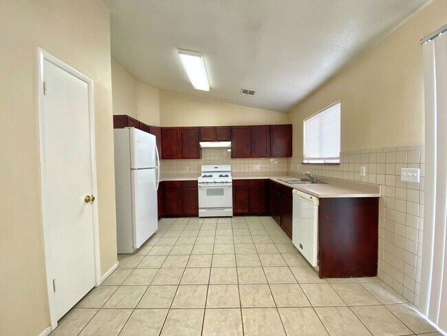 Building Photo - Charming single-story home