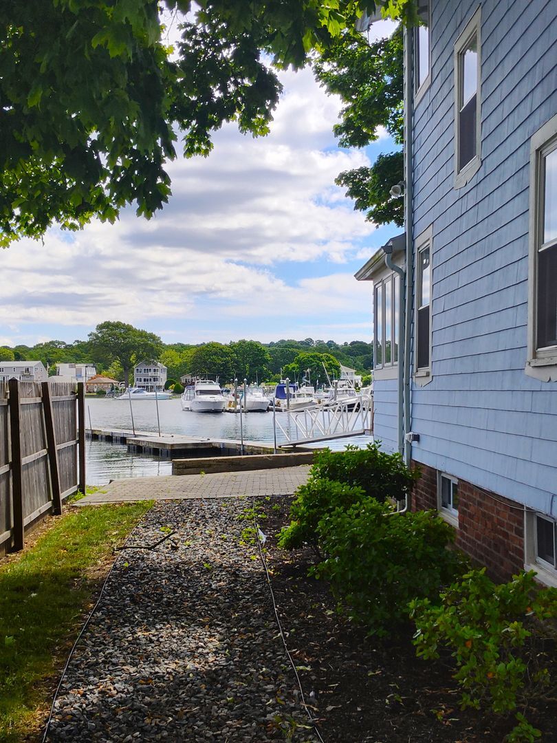 Building Photo - 24 Logan St