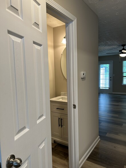 Downstairs half bath - 2916 Vining Ridge Ter