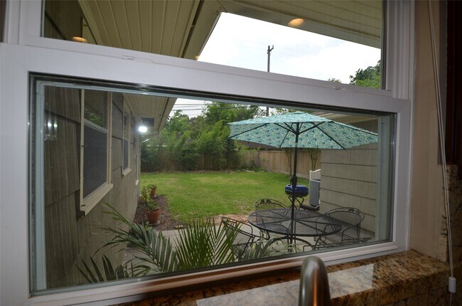 Building Photo - 4009 Nenana Dr