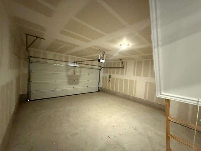 Building Photo - 223 Camargue Dr