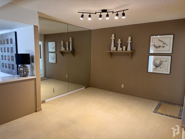 Building Photo - Beautiful Cal Park Rental Property!