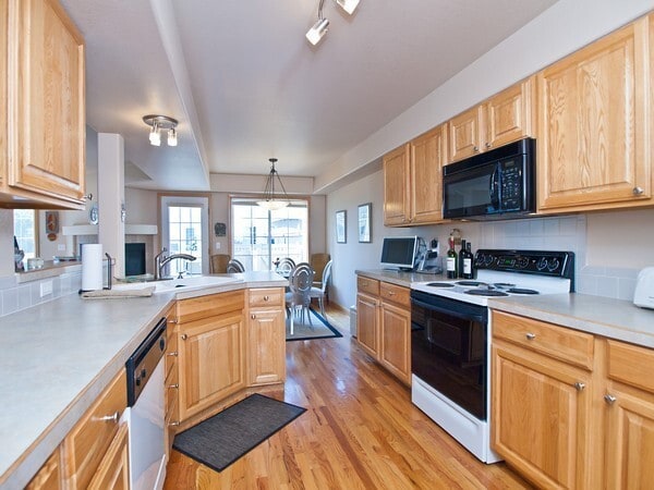 Building Photo - 5151 Boardwalk Dr