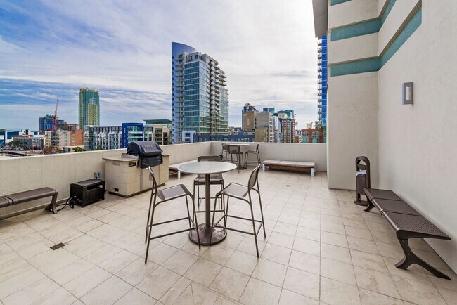 Building Photo - Stunning East Village 2 Bedroom at Nexus! Expansive Balcony! Pet Ok!