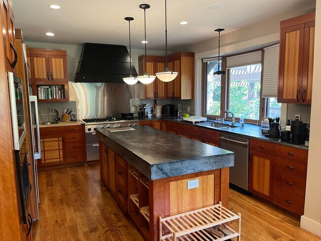 Building Photo - Luxury Furnished Monte Sereno Estate | Short-Term Executive Lease | Resort-Style Living
