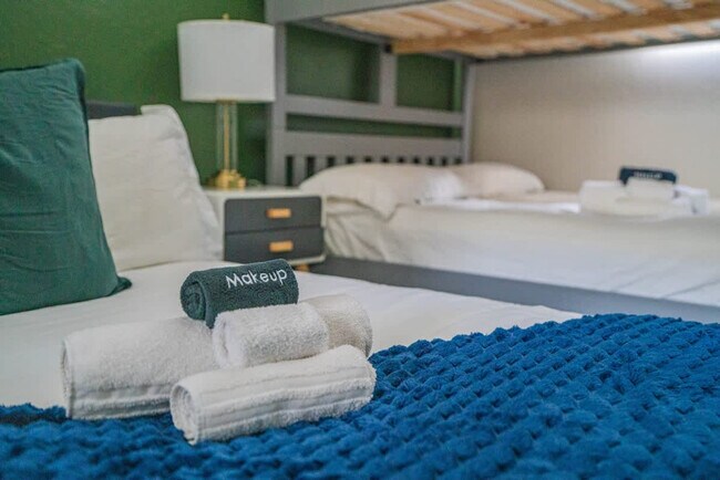 Building Photo - 1275 E University Dr