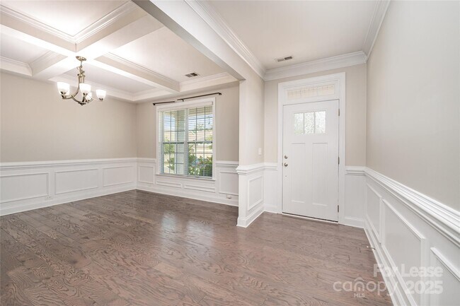 Building Photo - 1361 Rainier Dr