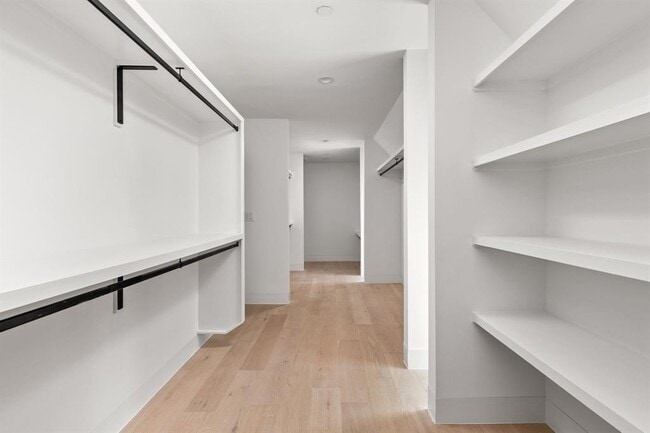 Building Photo - 1603 Chelsea Ln