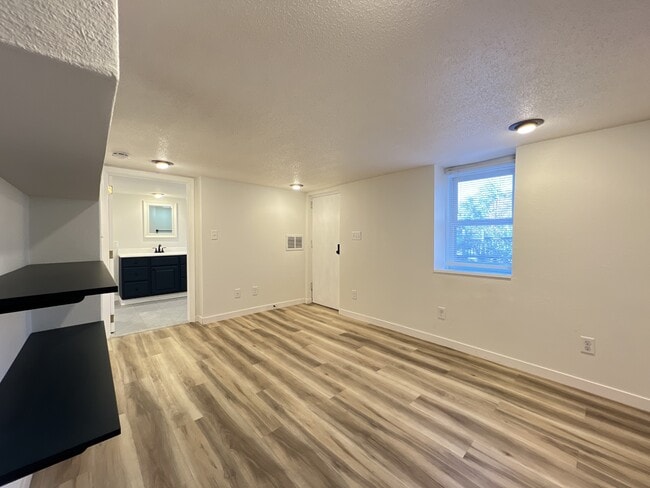 Building Photo - 579 W 16th St