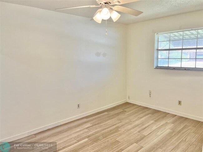 Building Photo - 2167 NE 56th Ct
