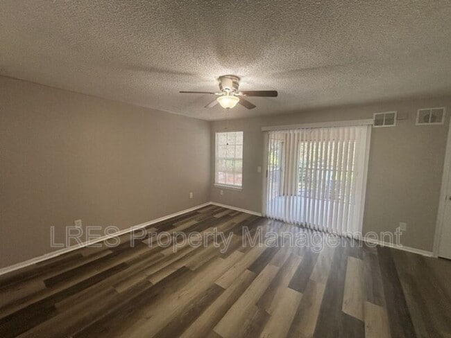 Building Photo - 5148 Park Central Dr