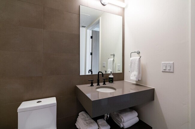 Building Photo - 4 Boathouse Way