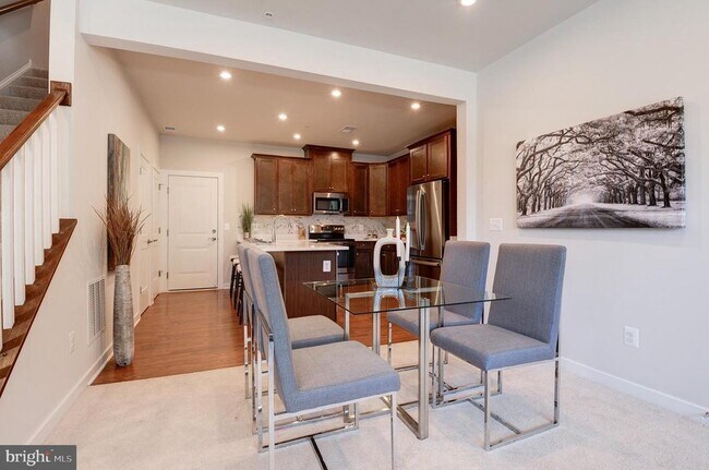 Building Photo - 43792 Middleway Ter