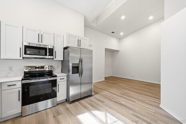 Building Photo - 7618 Pinewalk Dr S
