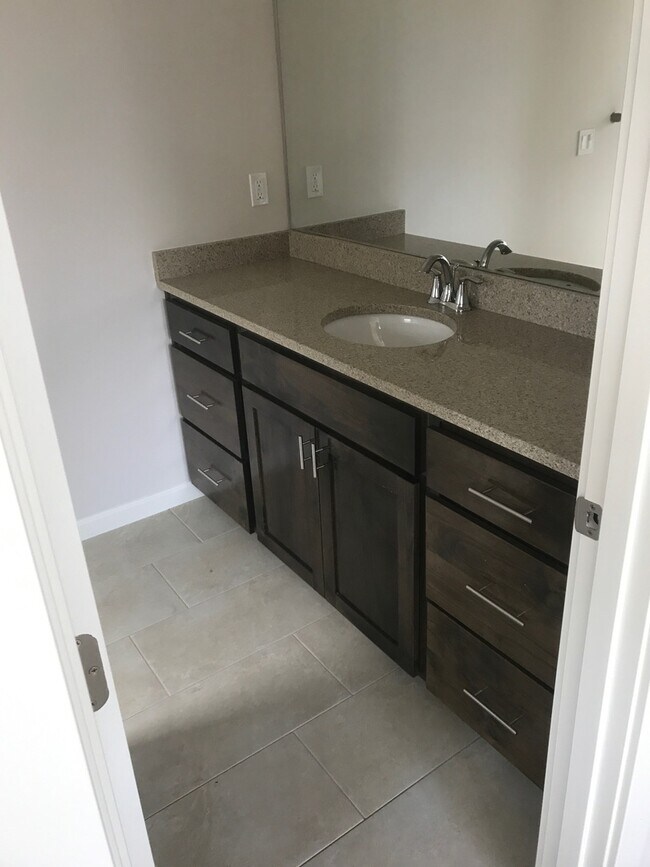 Building Photo - Home in Bends Farmington Reserve!