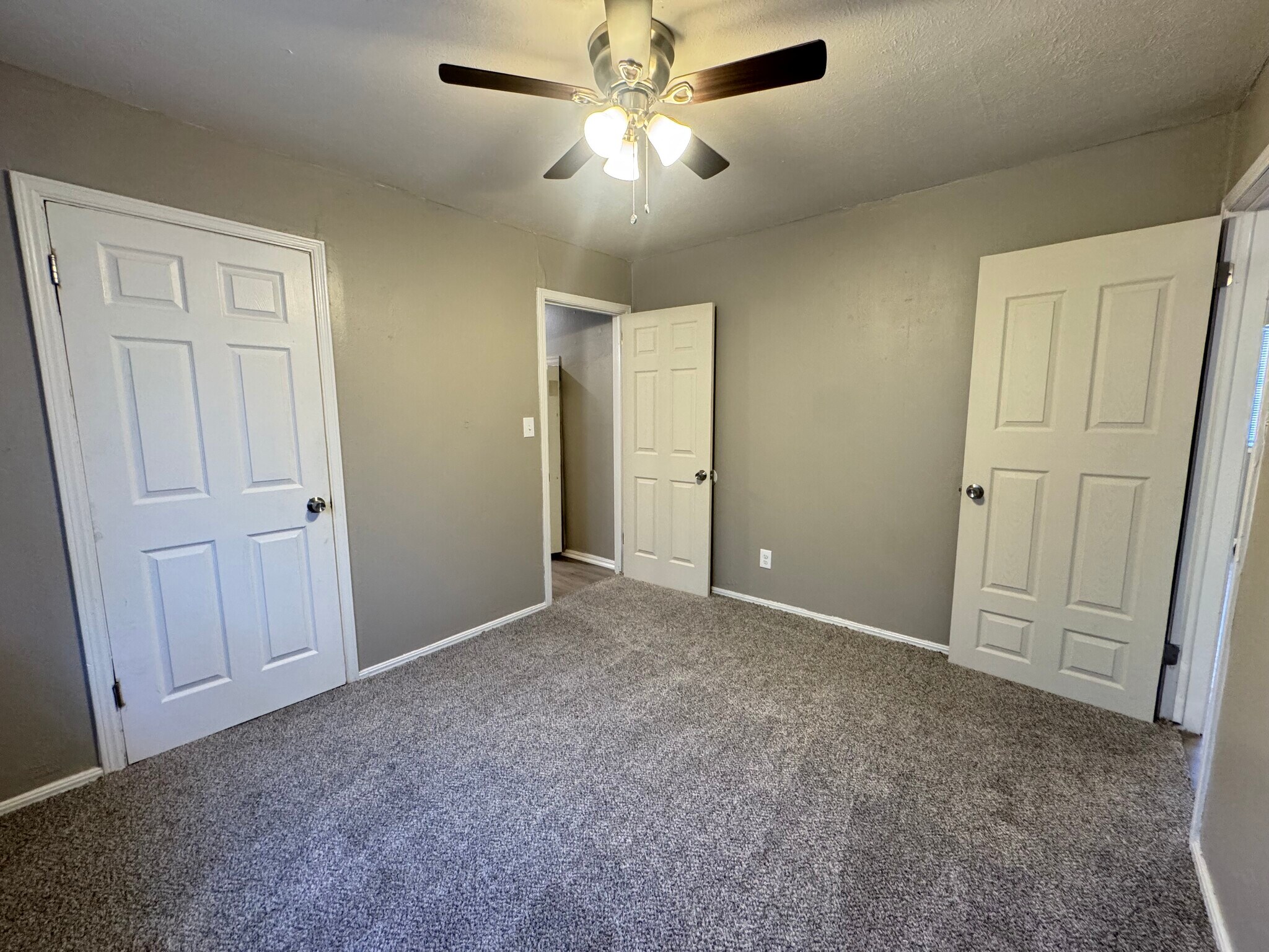 Building Photo - 9111 N Walker Ave