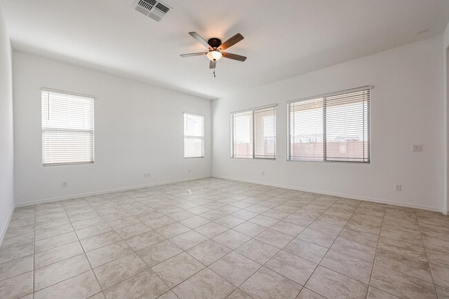 Building Photo - 7677 W Smoketree Dr