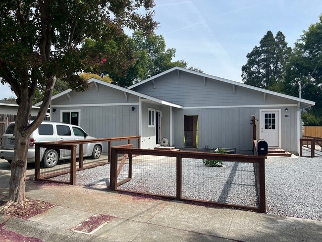 Building Photo - 316 Hardister Dr
